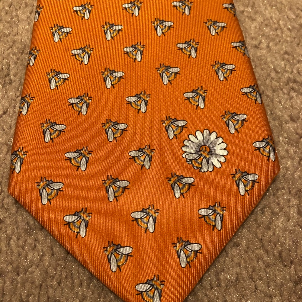 Beautiful Thomas pink tie in orange with bee motif